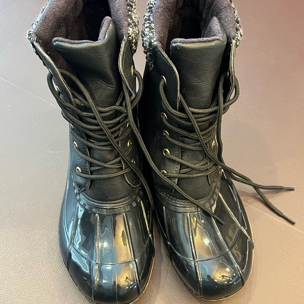 Black Lace-Up Boots with Fur Lining